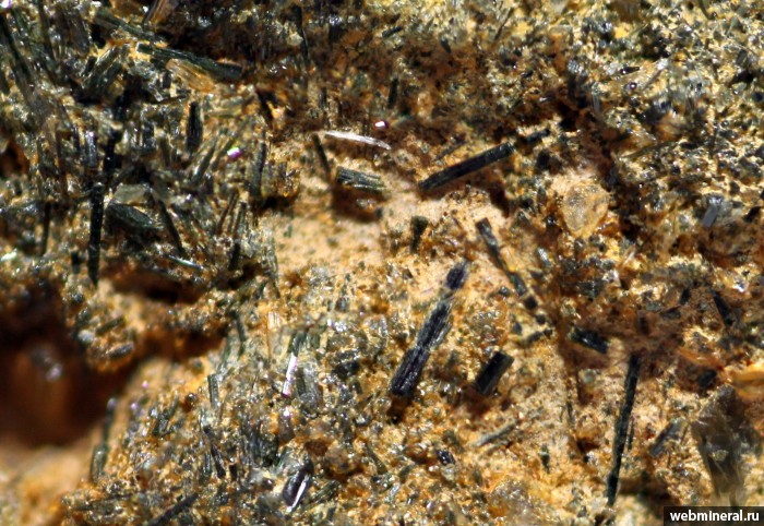 Фотография минерала Берилл, Турмалин (группа). Шерловогорское месторождение самоцветов.