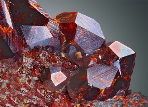.  (Fe) .   . webmineral.ru