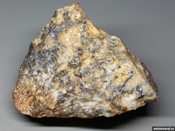 Фотография минерала Молибденит, Альбит. Тахтарвумчоррское (Mo) месторождение.