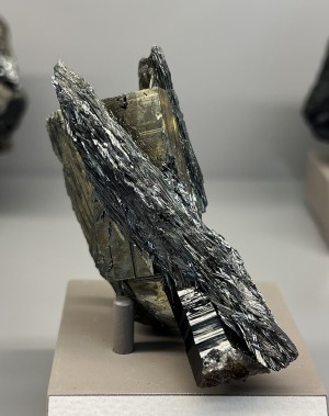 ��������, �����, �����, ������� (W-Mo) �������������. �������� � �������������. webmineral.ru