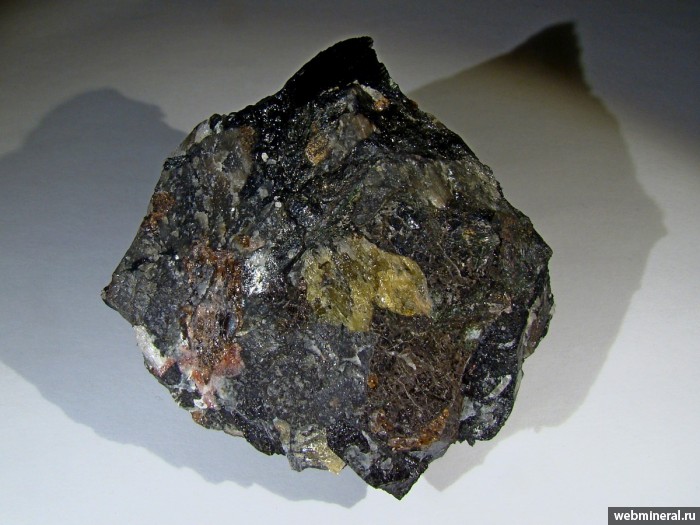 Фотография минерала Канасит, Арфведсонит, Нефелин. Юкспорский тоннель №2.