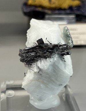 �����, ������� ����������� (Cr) �������������. �������� � �������������. webmineral.ru