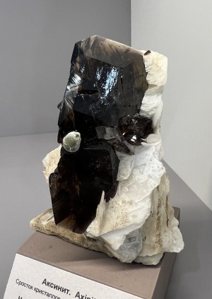 �������-(Fe), �������, ������. ����� �������������. �������� � �������������. webmineral.ru