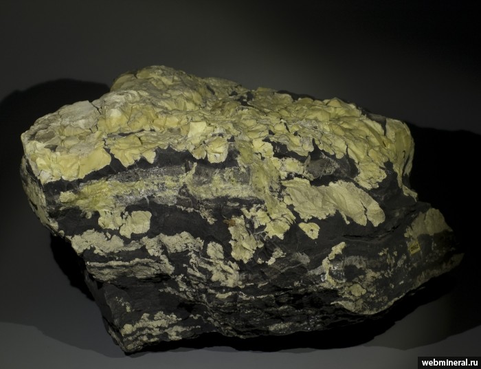 Фотография минерала Сера. Чекур-Кояшское месторождение серы.