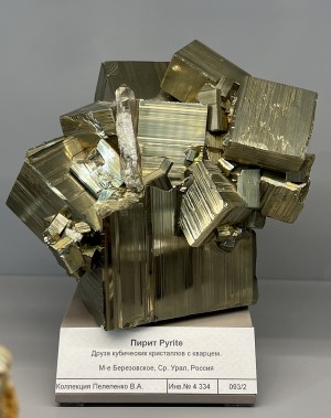 �����, �����, ���������� (Au) ������������� (������ ����). �������� � �������������. webmineral.ru