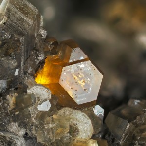 .  (Fe)  ( ).   . webmineral.ru