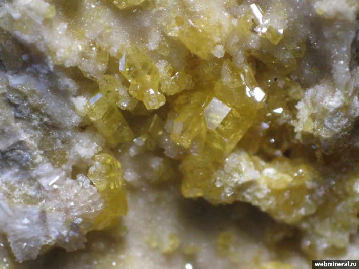 Фотография минерала Сера, Кальцит. Чекур-Кояшское месторождение серы.