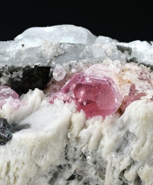 , , , , Sakavalana mine, Ambatovita, Mandrosonoro area, Ambatofinandrahana District, Amoron'i Mania Region, Fianarantsoa Province, Madagascar ().   . webmineral.ru