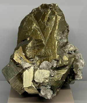 �����������, �����. ���������� (Au) ������������� (������ ����). �������� � �������������. webmineral.ru