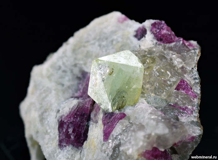  , , , . Tetezantsio pegmatites, Tetezantsio-Andoabatokely Pegmatite Field, Andrembesoa, Betafo, Vakinankaratra.