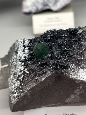 �������. ������� ����������� (Cr) �������������. �������� � �������������. webmineral.ru