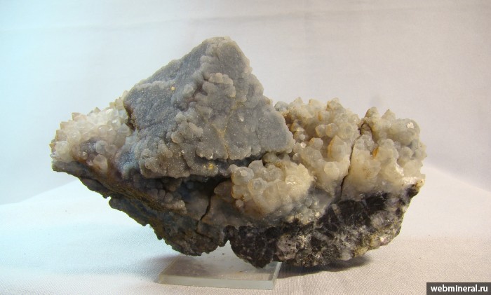 Фотография минерала Флюорит, Кварц, Сидерит. Кадамжай (Sb) месторождение.