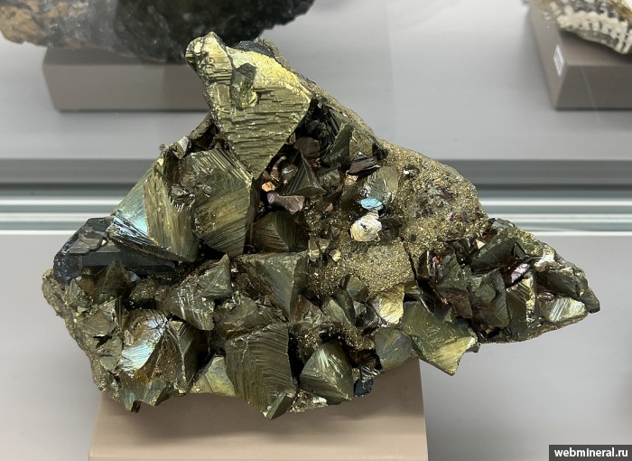 ���������� �������� �����������, ���������. ����� (Cu) �������������.