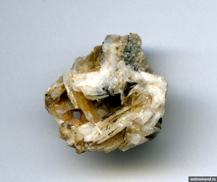 Фотография минерала Моттрамит, Барит. Алмалыкский рудный район.
