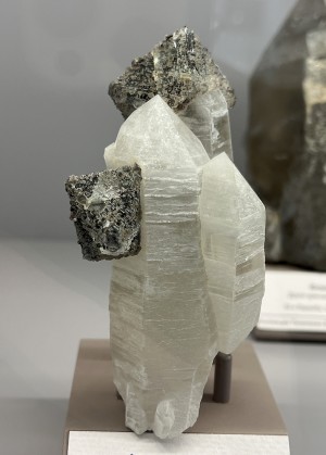 �������, �����. ����-��� (W-Mo) �������������. �������� � �������������. webmineral.ru