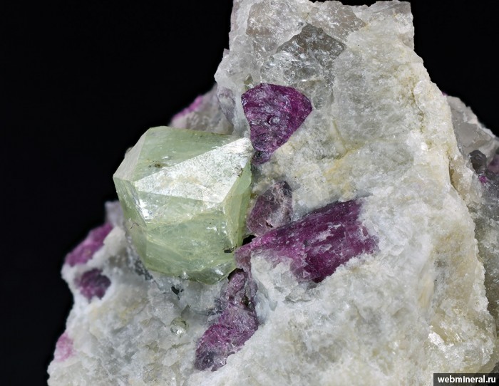  , , , . Tetezantsio pegmatites, Tetezantsio-Andoabatokely Pegmatite Field, Andrembesoa, Betafo, Vakinankaratra.