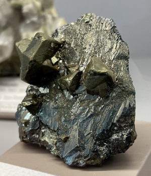 �����������, ����������, �����. ���������� (Au) ������������� (������ ����). �������� � �������������. webmineral.ru